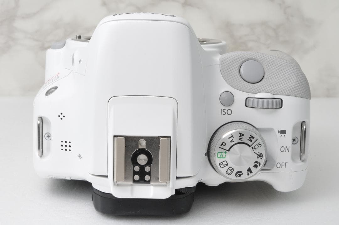 ショット数少なめ Canon EOS Kiss X7⭐️ホワイト スマホ転送