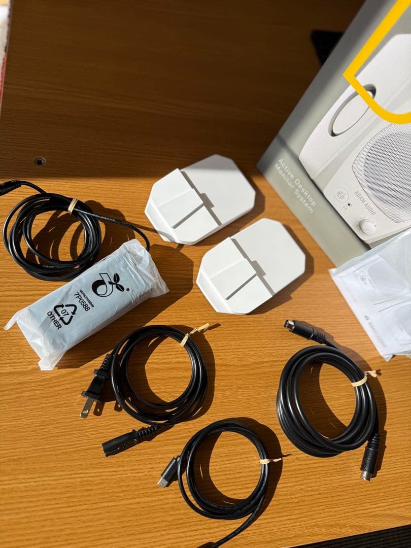 ADAM AUDIO D3V White モニタースピーカー