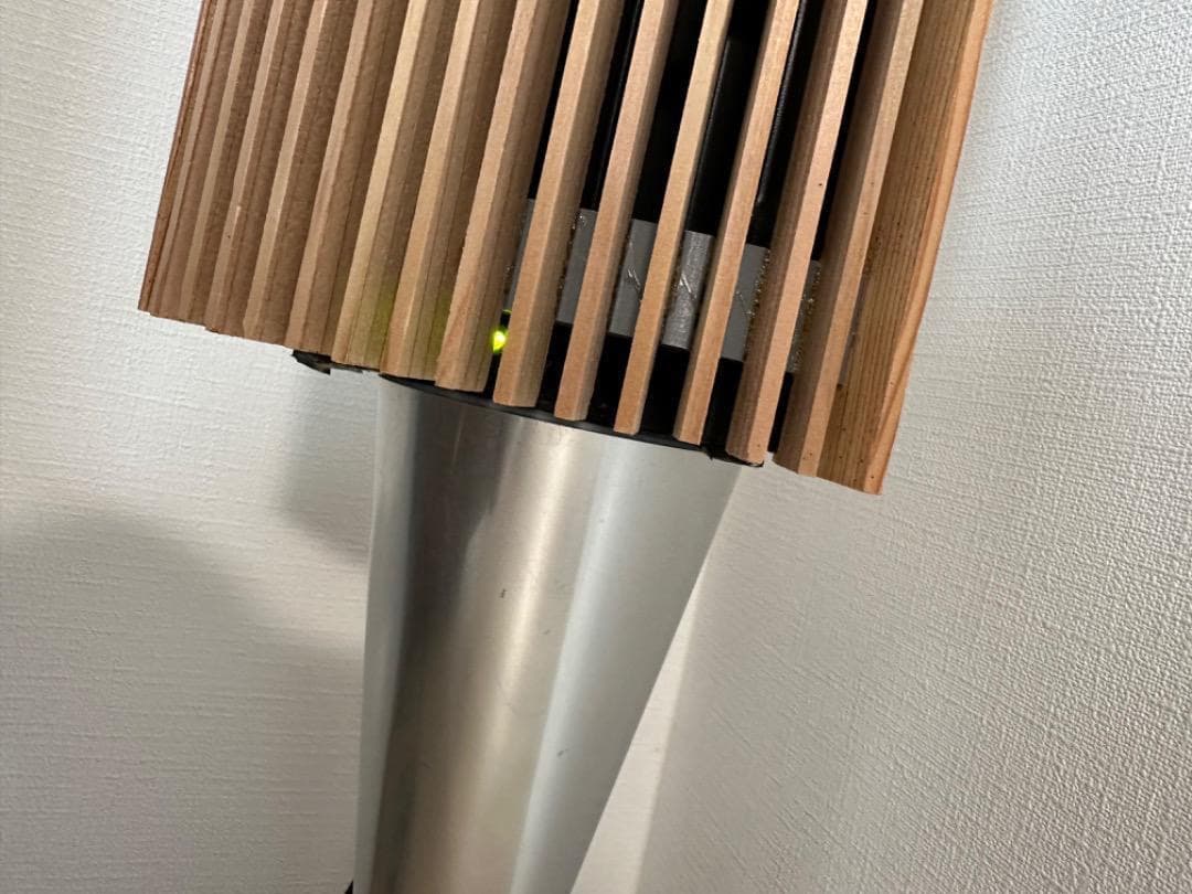 Bang & Olufsen BeoLab 8000スピーカー用の木製カバ