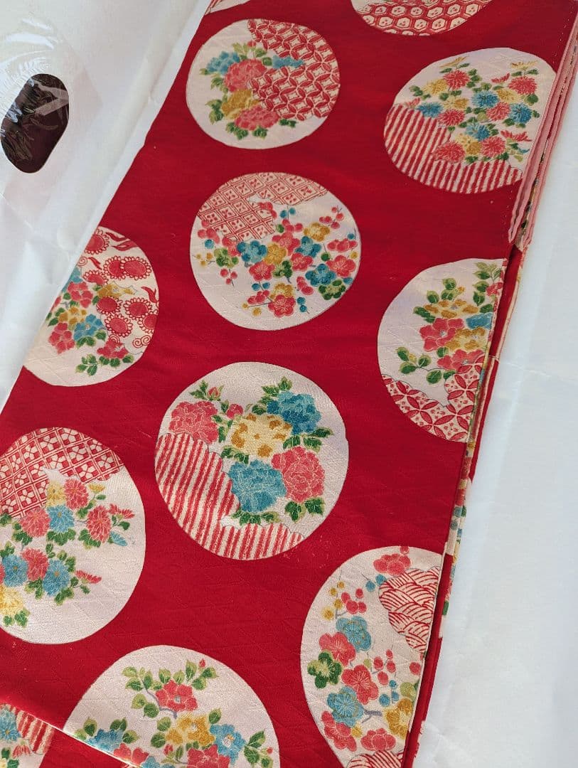 大正ロマン！　赤地に花丸文　アンティーク 着物 正絹 錦紗 袴