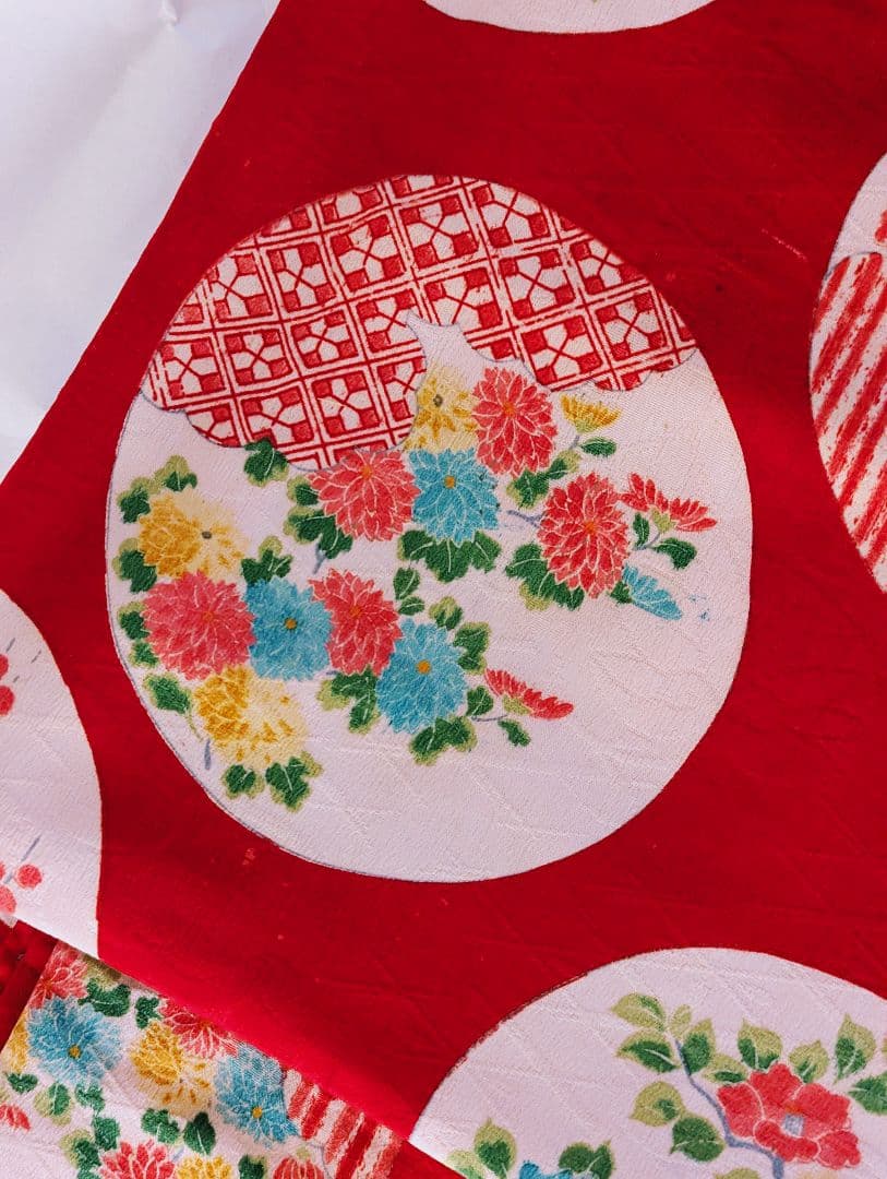 大正ロマン！　赤地に花丸文　アンティーク 着物 正絹 錦紗 袴