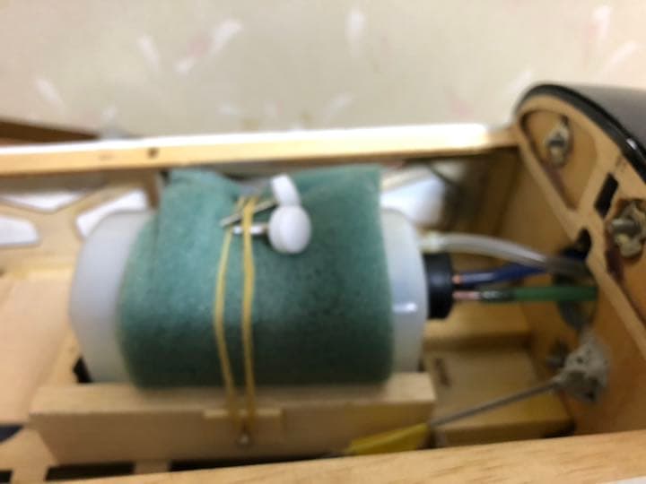 リモートID付　ブラシレスセットまたはエンジンおまけビーチボナンザ中古