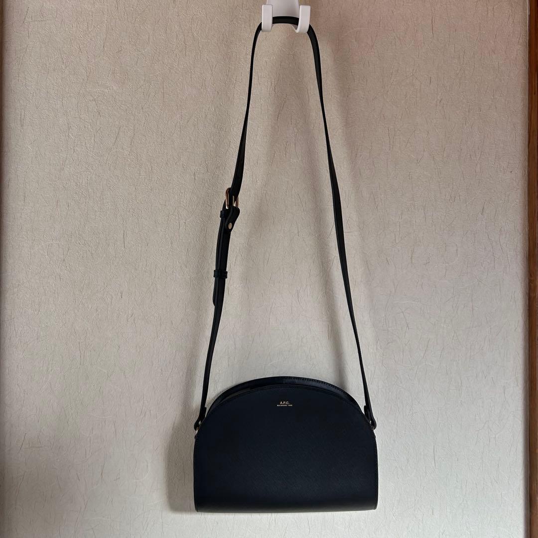APCショルダーバッグ ハーフムーン