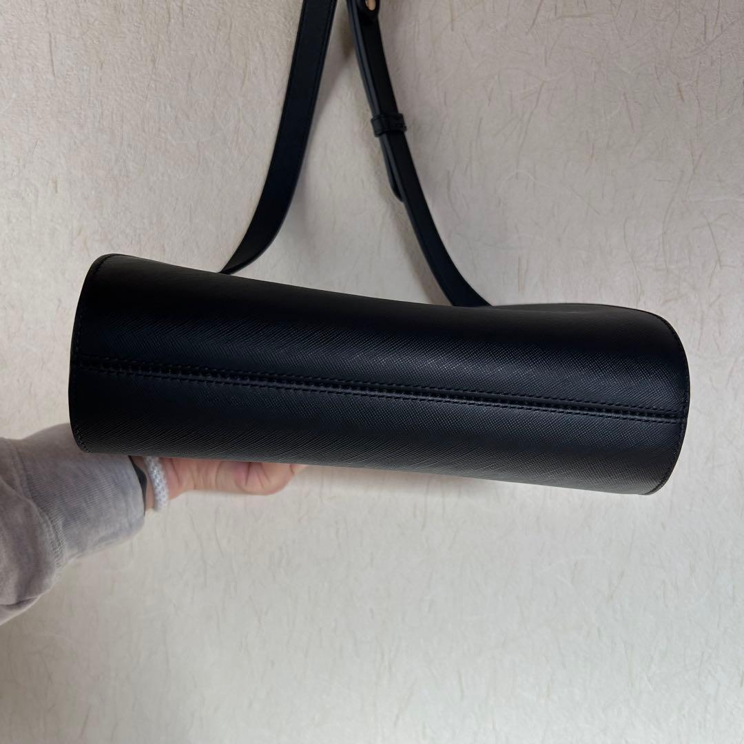 APCショルダーバッグ ハーフムーン