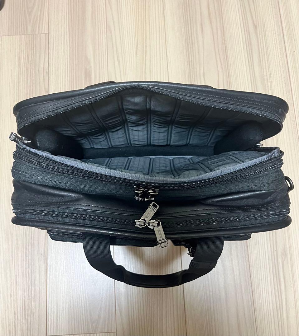 TUMI ブラック ビジネスバッグ レザー