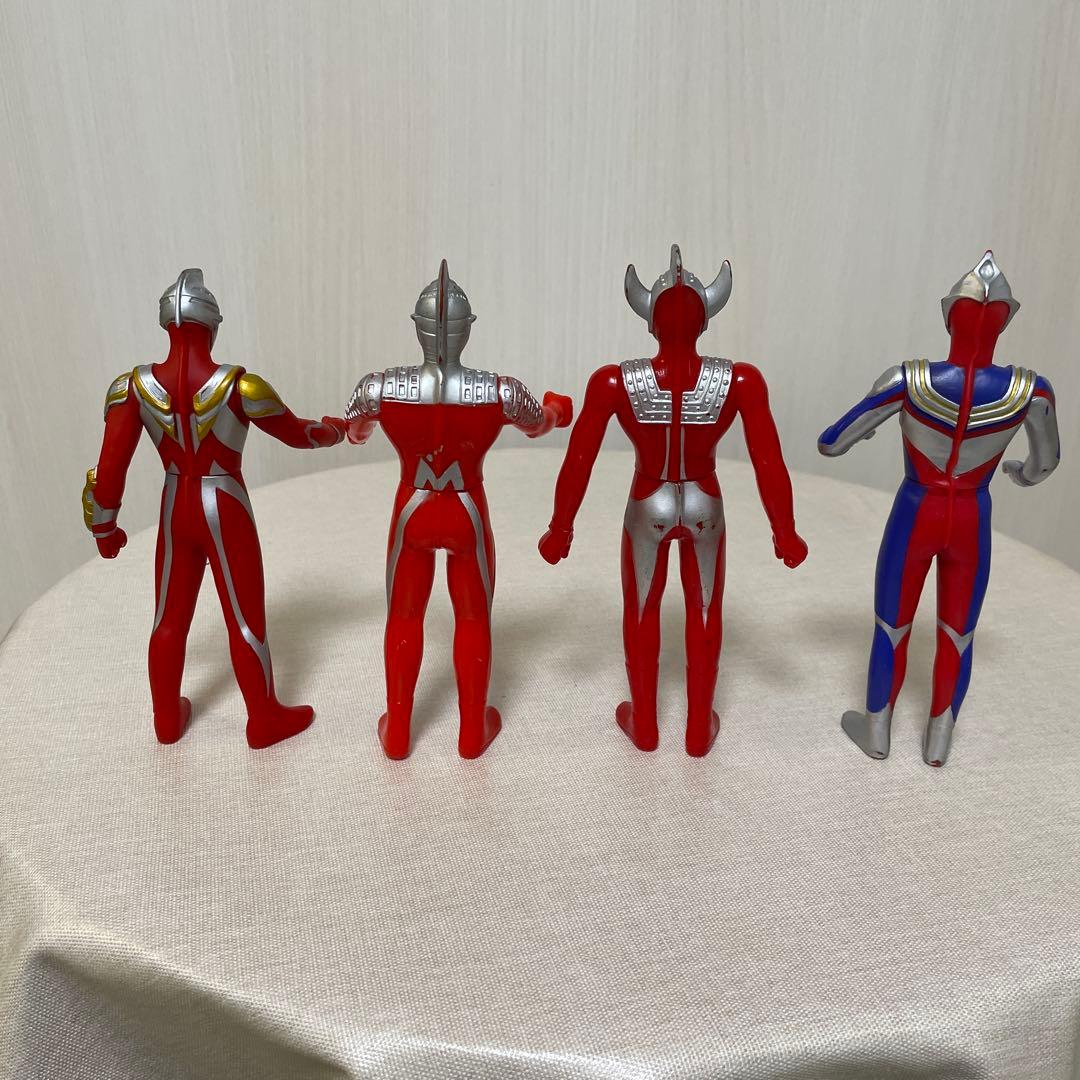 ウルトラマン　怪獣　フィギュア　18体セット （バラ売り不可）＋戦闘機