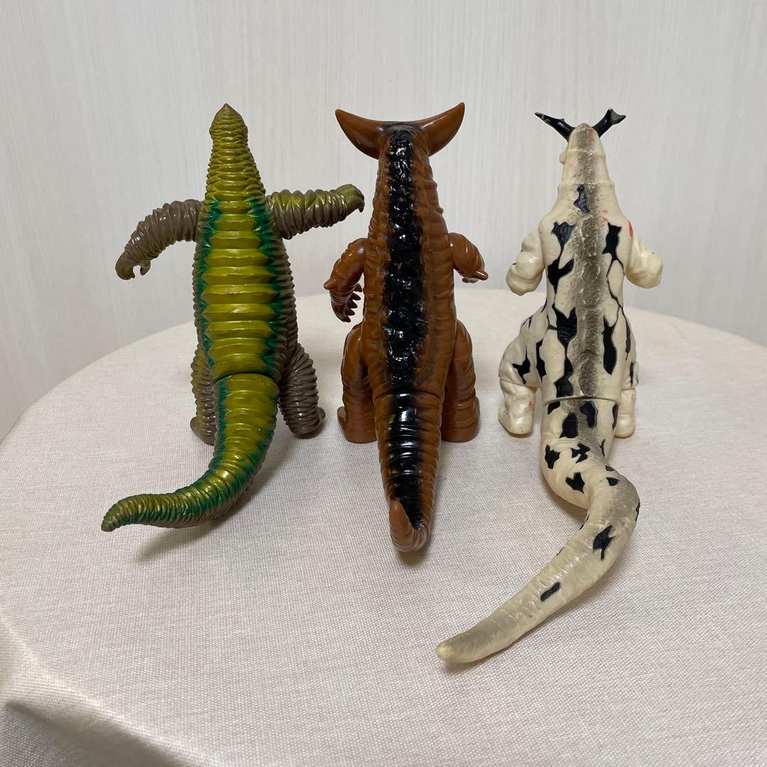 ウルトラマン　怪獣　フィギュア　18体セット （バラ売り不可）＋戦闘機