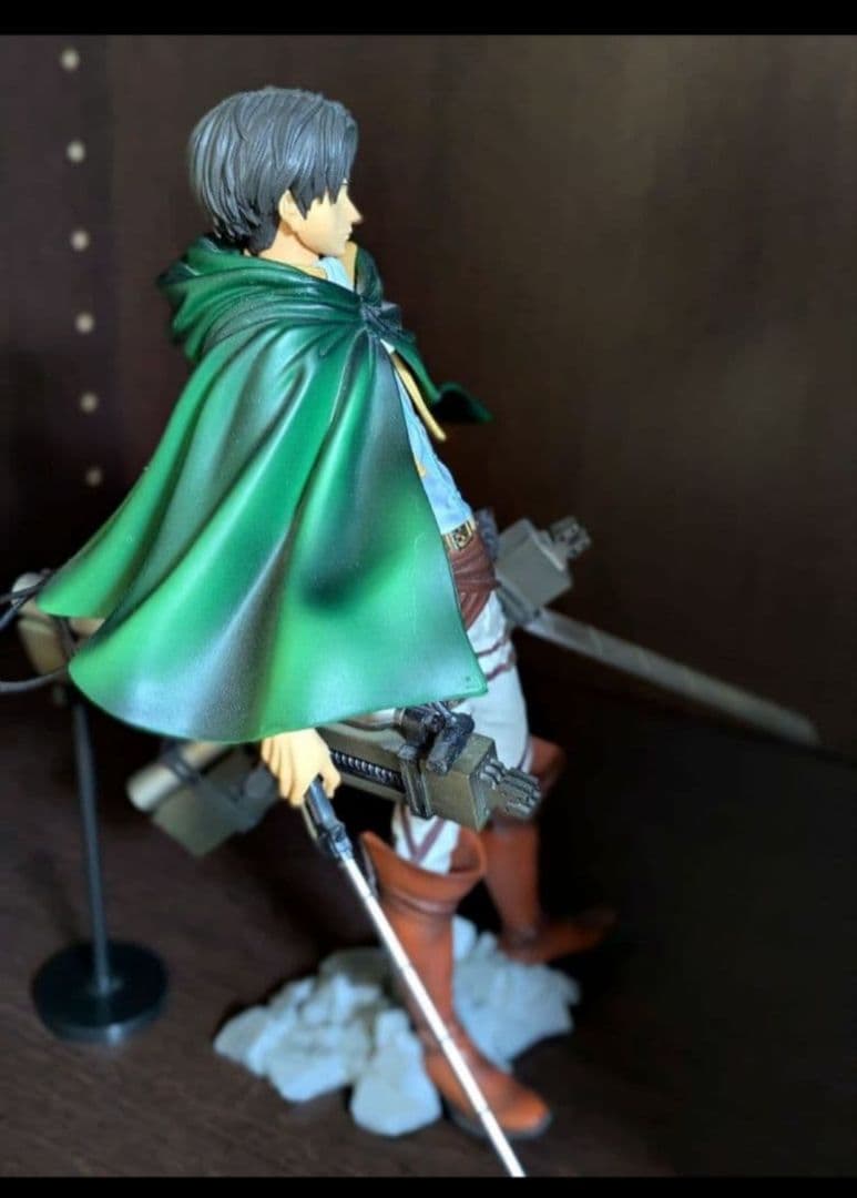 進撃の巨人 リヴァイ　立体機動装置　フィギュア