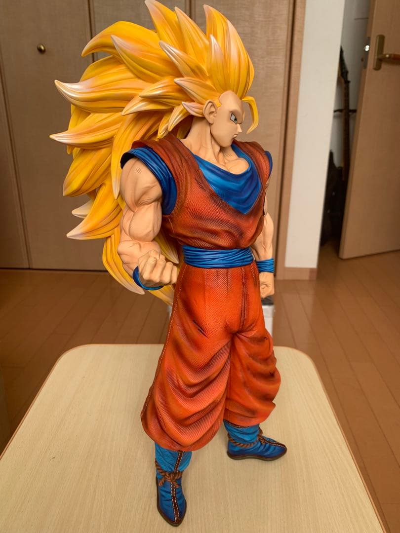 海外フィギュア　孫悟空スーパーサイヤ人3