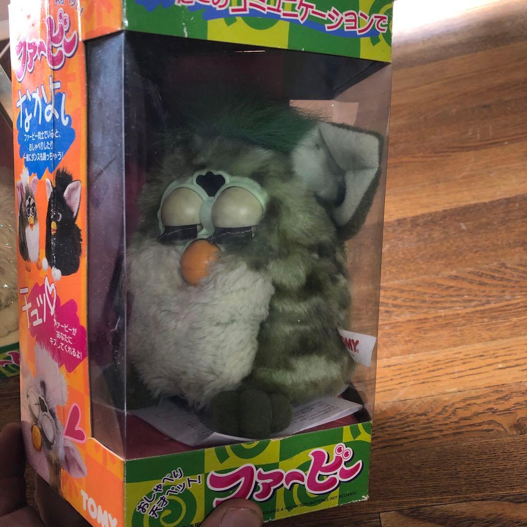 TOMY Furby 緑色 ぬいぐるみ 取扱説明書付き