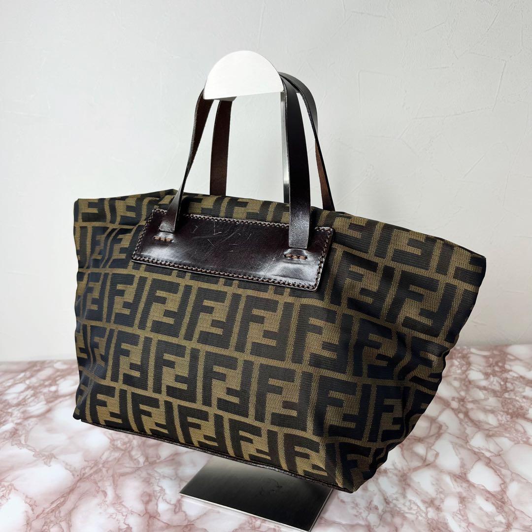 【未使用級品】FENDI ロゴプリント ハンドバッグ100