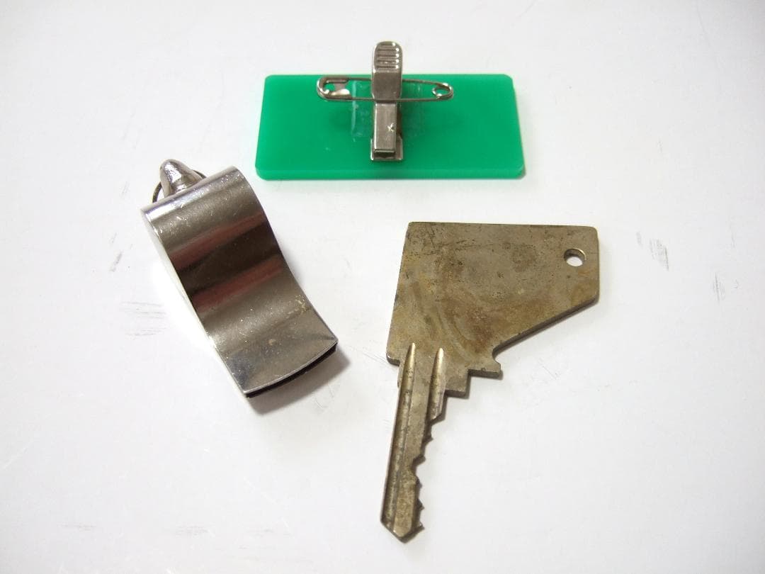 国鉄 DL運転鍵 マスコン 笛 ホイッスル 列車掛 胸名札 プレート 3点