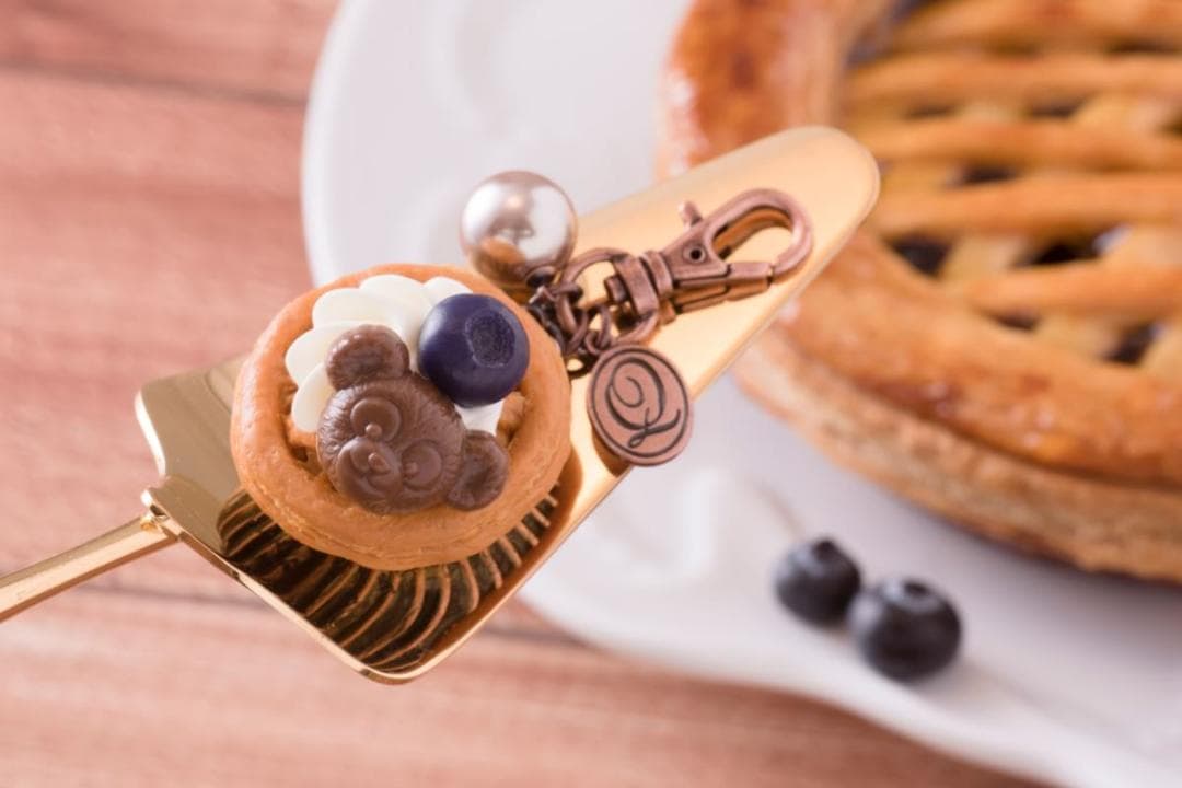 新品 Q-pot. ダッフィー ブルーベリーパイ バッグチャーム ディズニー