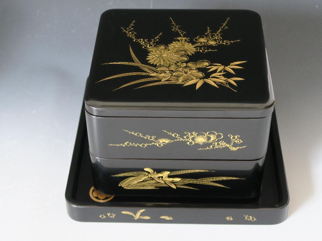 【輪島塗】四君子沈金 二段重 重台付 池盛政喜作 黒内朱塗 蓋二枚 天然木 共箱