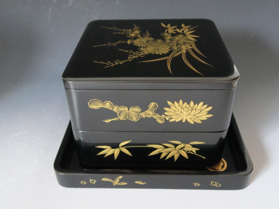 【輪島塗】四君子沈金 二段重 重台付 池盛政喜作 黒内朱塗 蓋二枚 天然木 共箱