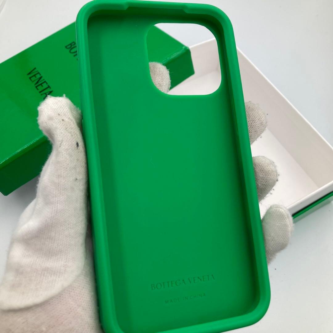 ！極美品！　ボッテガヴェネタ　スマホケースiPhone 15pro 緑 78A