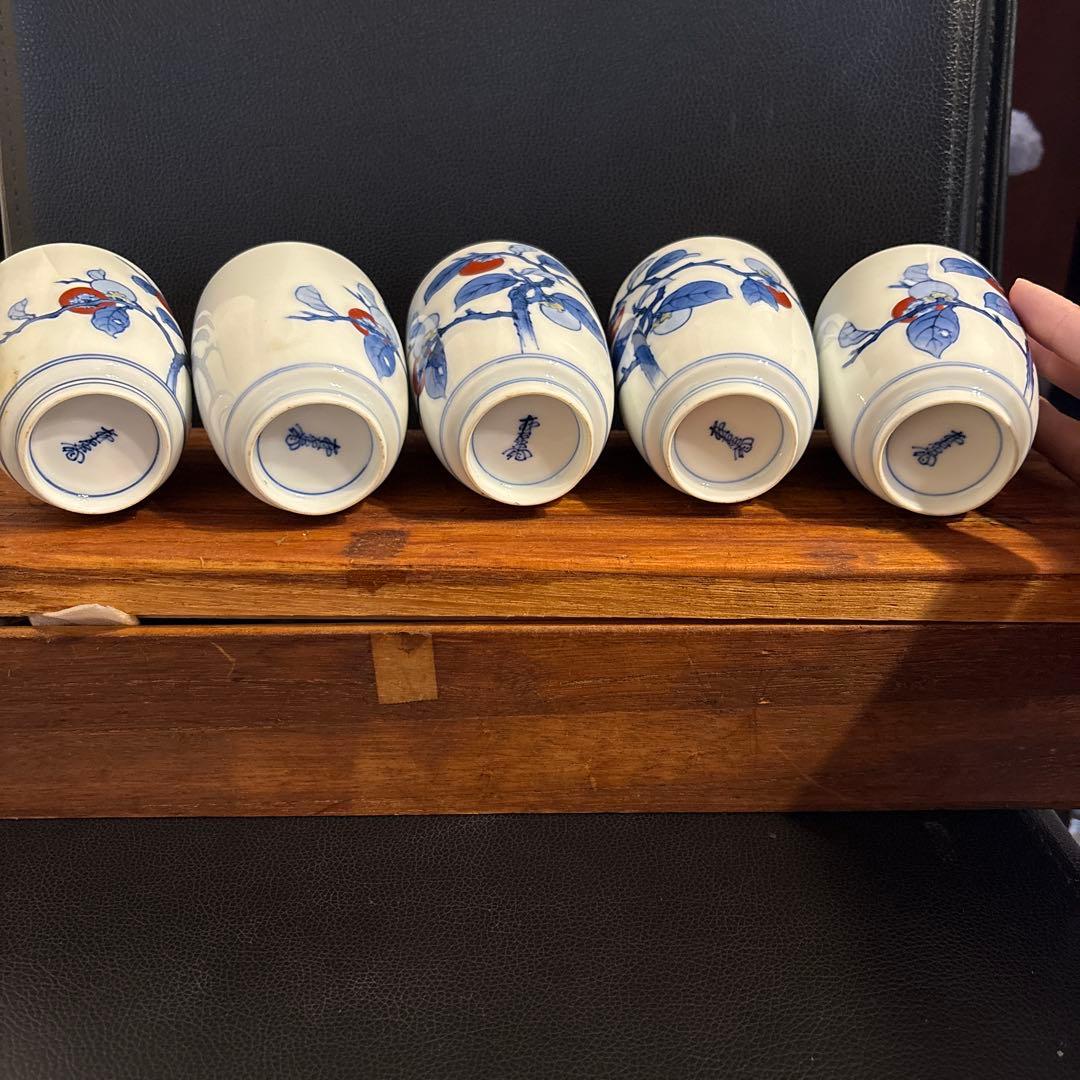 13代柿右衛門　青い花と赤い実の湯飲み 5個セット