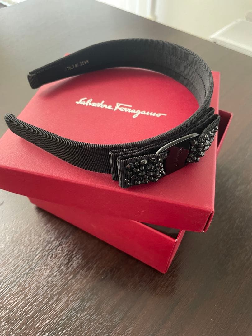 Salvatore Ferragamo フェラガモ　カチューシャ