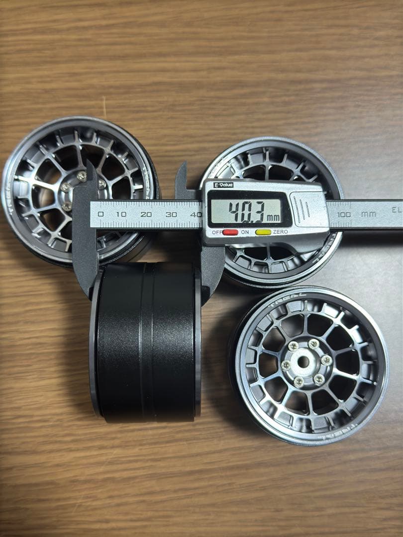 Axial SCX10 TREAL 2.2インチ ビードロックホイール