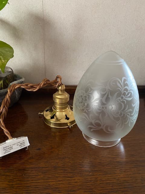 フランス　ビンテージ　エッチング装飾の卵型　ガラスランプ　シーリングライト