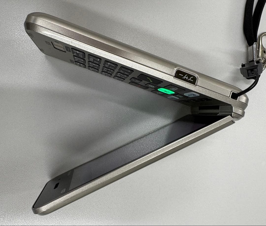 auガラケー KYOCERA KYF43 シルバーかんたん携帯電話
