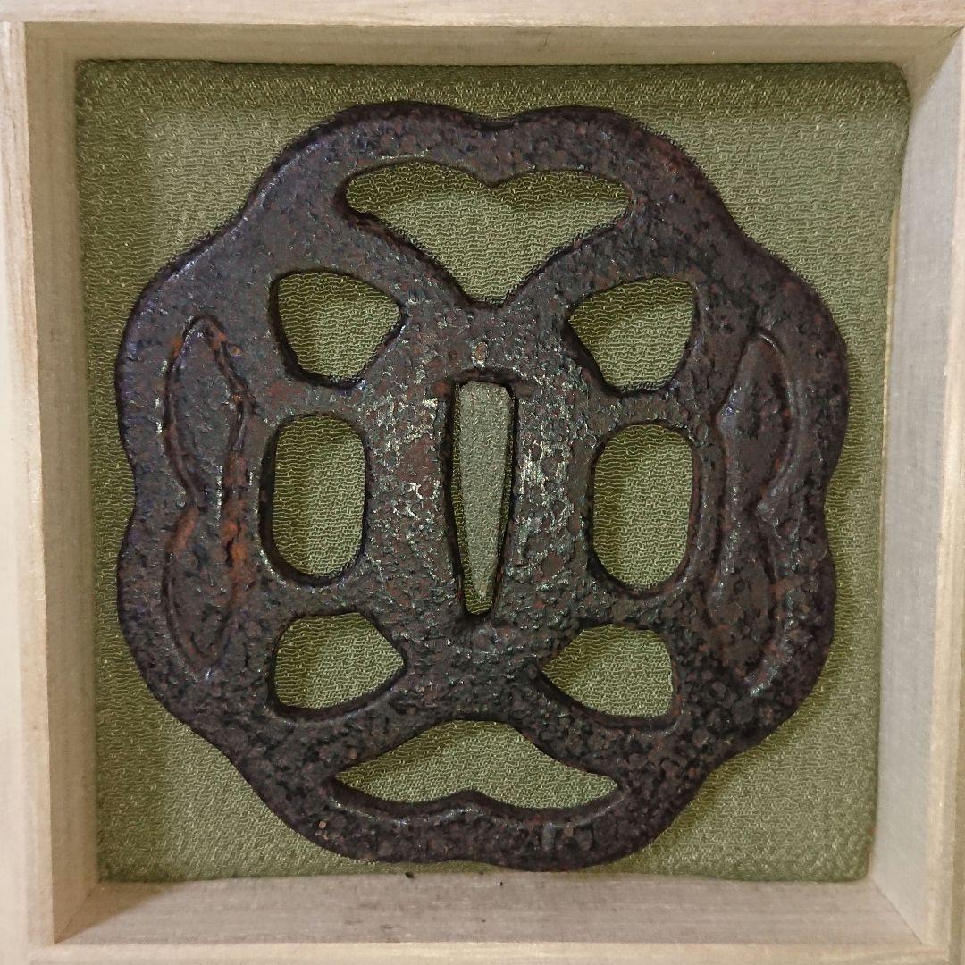 江戸時代後期 箱入り 刀鍔　縦85mm 横90mm 厚さ5mm 時代物　刀装具