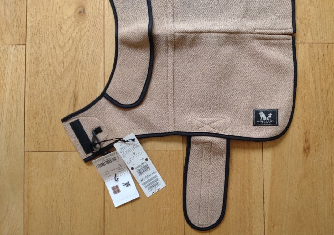 新品未使用/BURBERRY .LONDON わんこコートタイプ洋服 Sサイズ