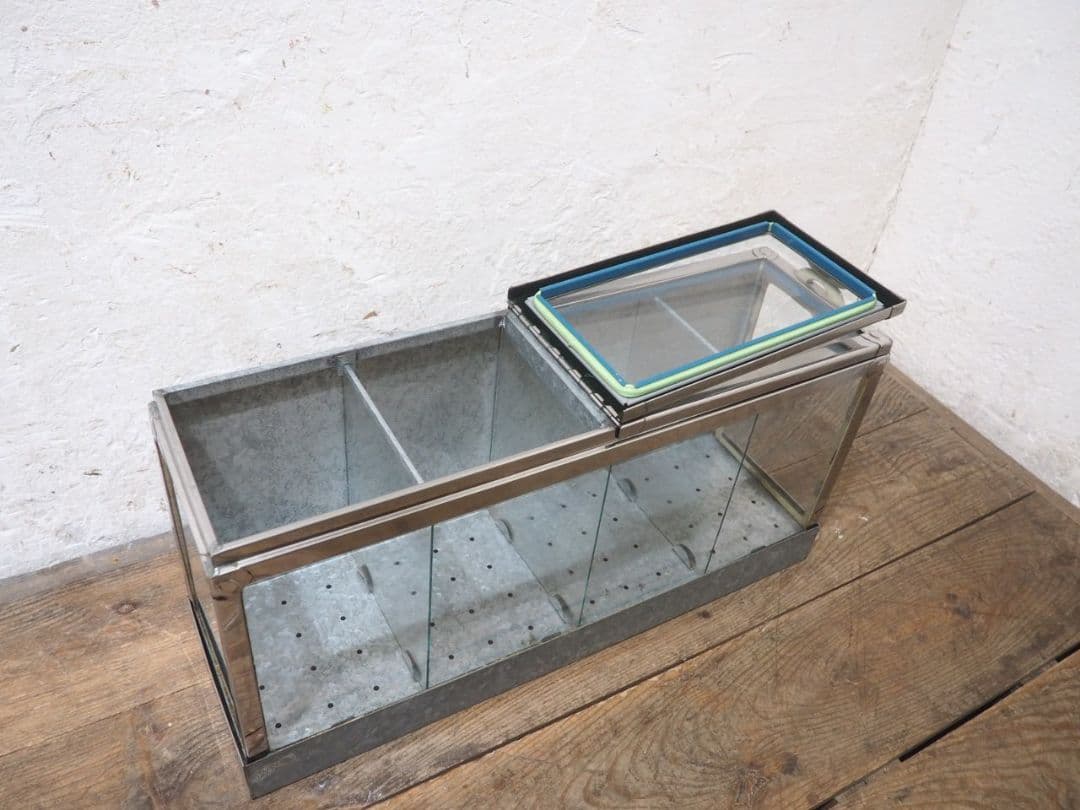 1325 昭和レトロなブリキのガラスケース　飾り棚　駄菓子屋　陳列棚　ビンテージ