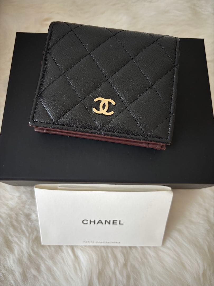 美品　CHANEL 本物　二つ折り財布　ブラック