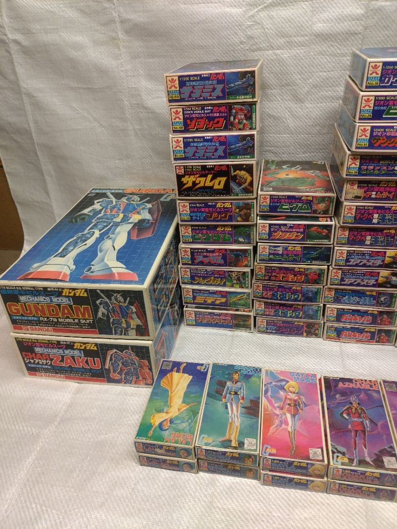 バンザイバンダイ ガンダム プラモデル セット