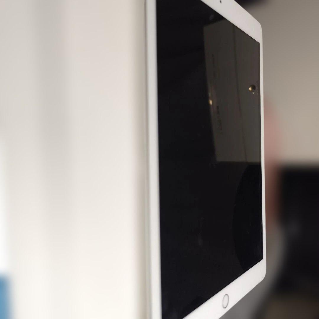 ゆ*な様 達*様 iPad 第8世代 32GB セルラーモデル 32GBシルバー