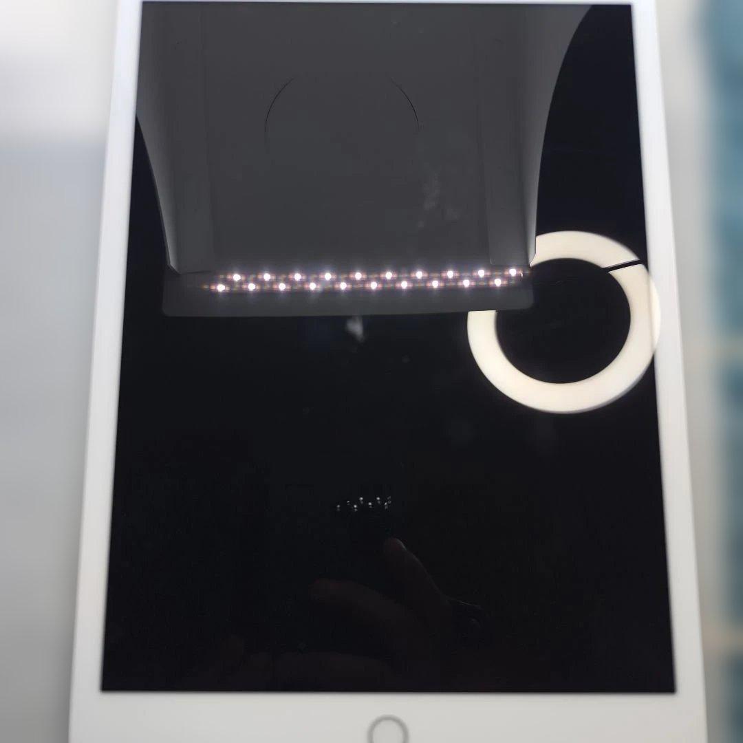 ゆ*な様 達*様 iPad 第8世代 32GB セルラーモデル 32GBシルバー