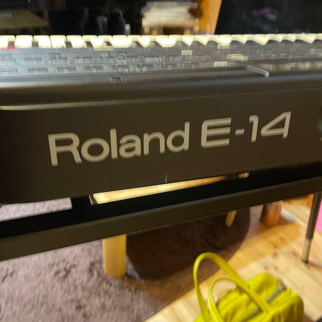 ROLAND E-14 取説が無いのでPDFをダウンロードしてください。
