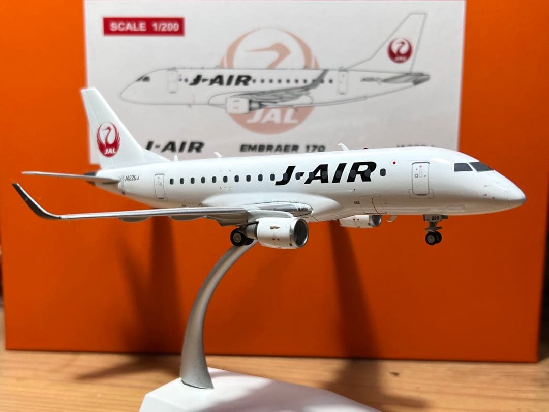 航空機・ヘリコプター JCwings 1/200 J-AIR E170 JA220J