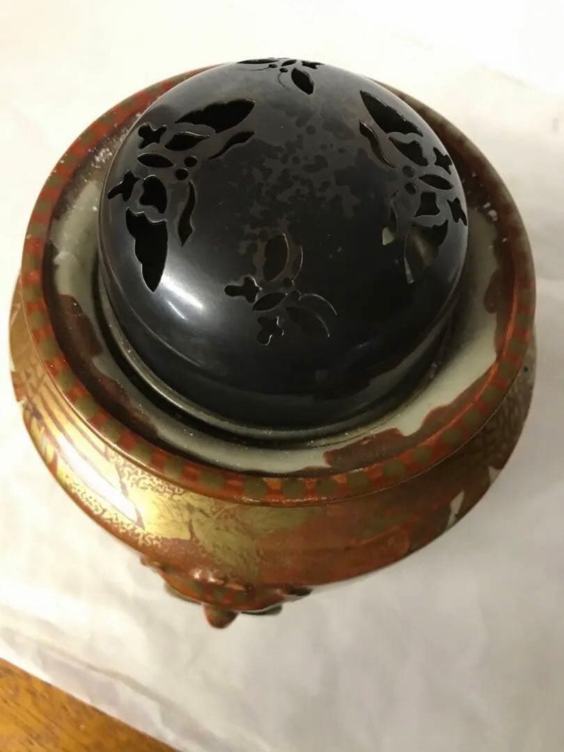 赤絵銀火屋付貴婦人図香炉(注:説明文)