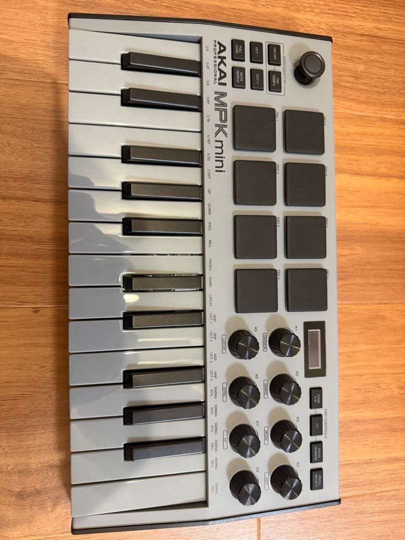 AKAI MPKmini MIDIコントローラー