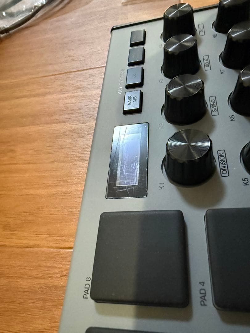 AKAI MPKmini MIDIコントローラー