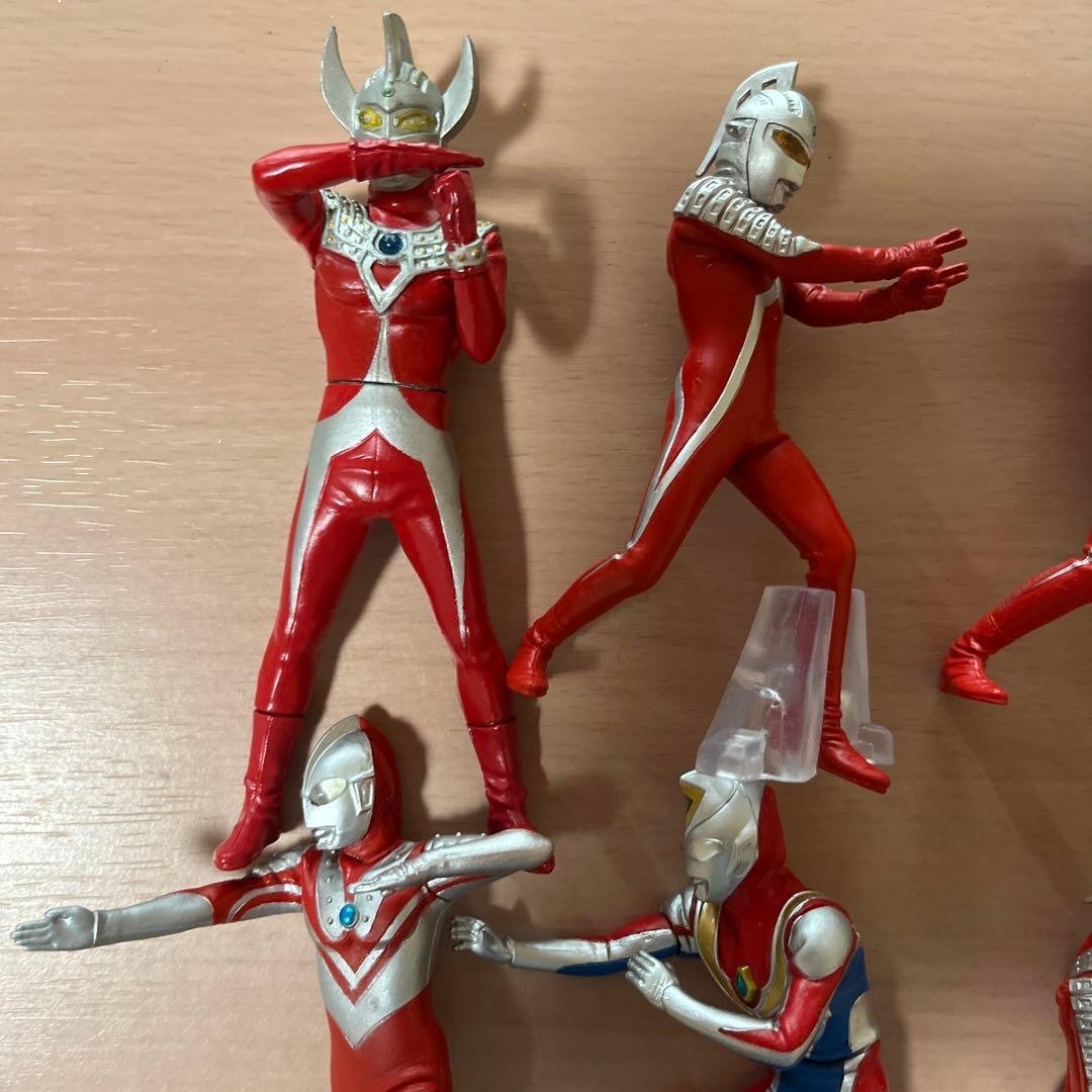 ウルトラマン、セブン、タロウなどフィギュア　11〜12cm大　17体セット