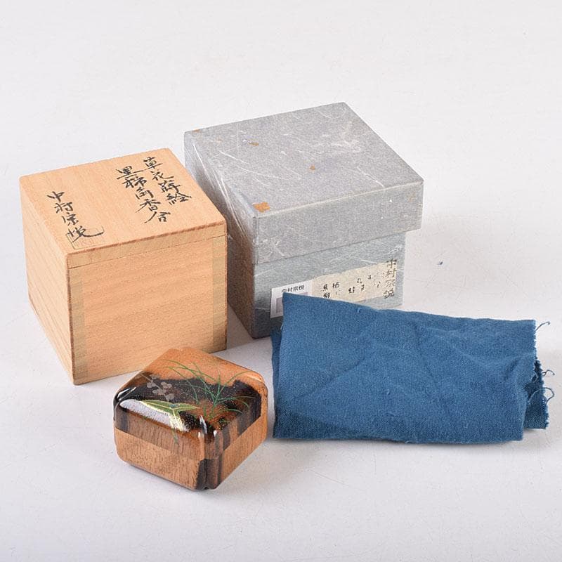 茶道具　中村宗悦作　草花蒔絵　黒柿角香合　共箱　V　8432