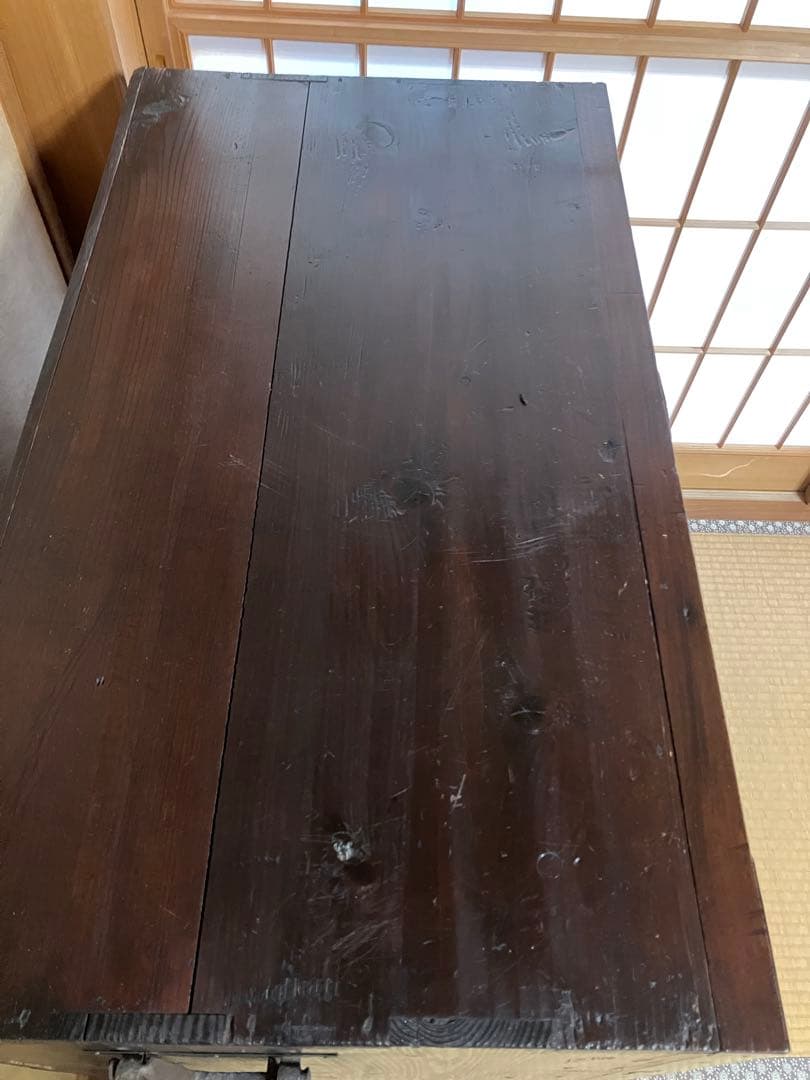 伝統的な木製タンス