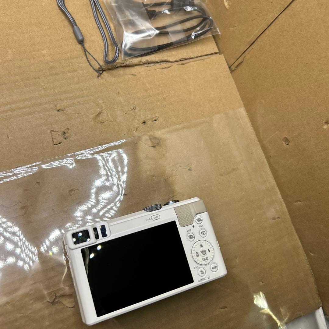 未使用　パナソニック コンパクトデジタルカメラ ルミックス TZ85 光学30倍
