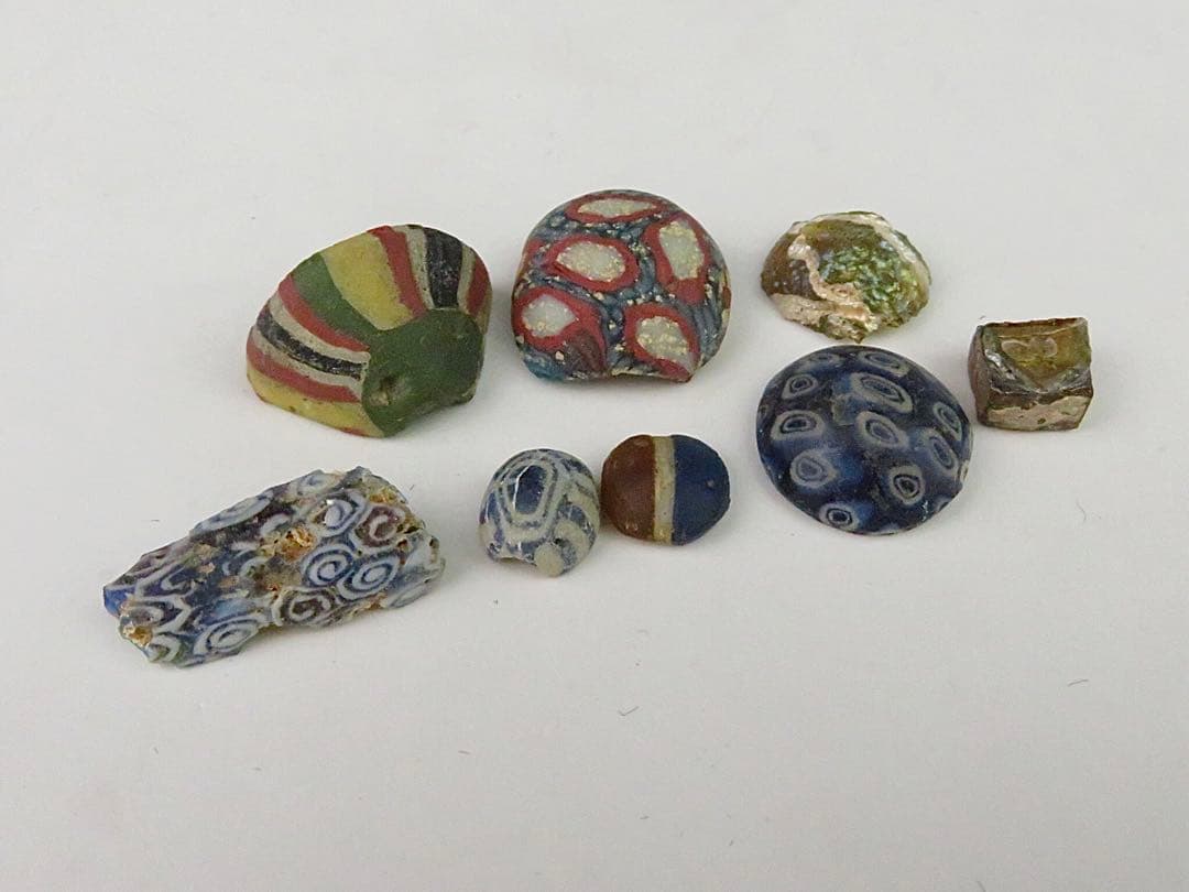 古代ガラス8個　“A“