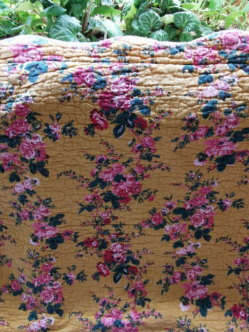 フランスヴィンテージ 絞り薔薇ファブリック ブティキルト風ラージクッションカバー