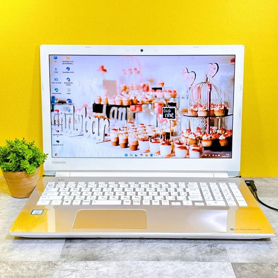 おしゃれゴールド❣快適SSD✨メモリ16GB✨Win11カメラ付 フルHD 薄型