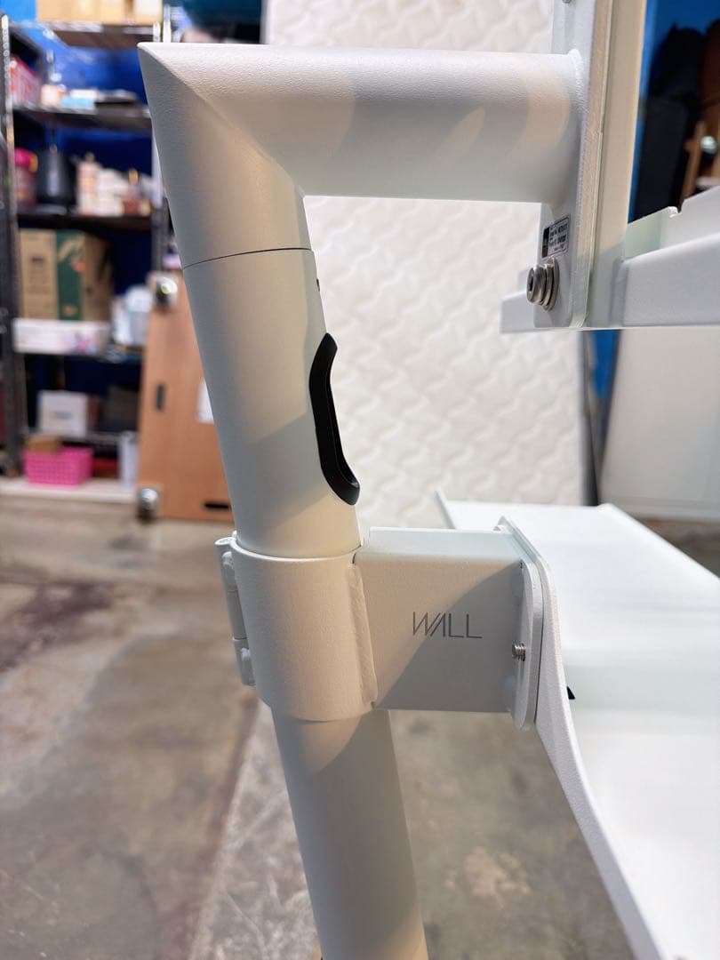 WALL テレビスタンド 自立式 ホワイト 24〜55インチ対応棚付き高さ調整