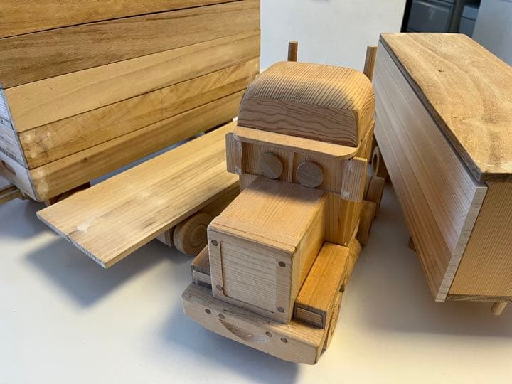 ミニカー収納トレーラー　収納棚　木製　木製玩具　木製おもちゃ