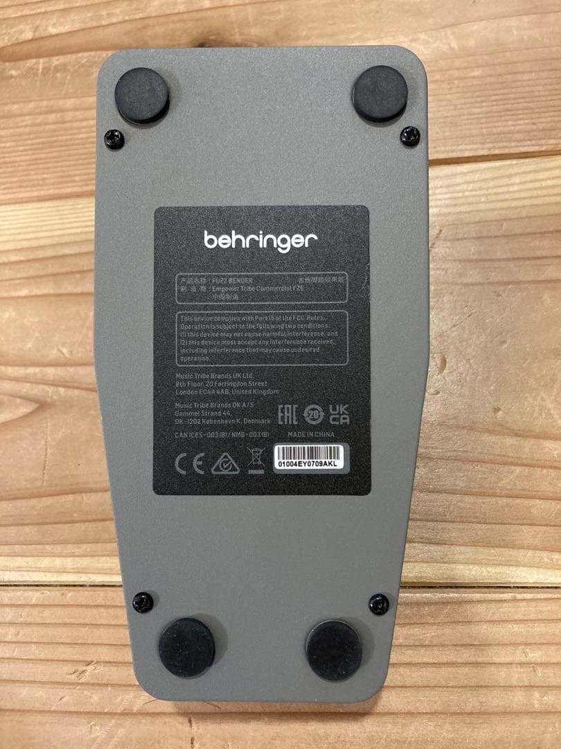 ギター BEHRINGER FUZZ BENDER