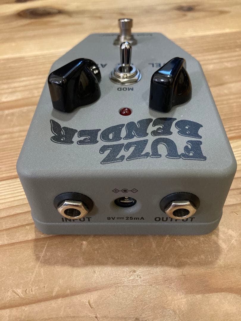 ギター BEHRINGER FUZZ BENDER