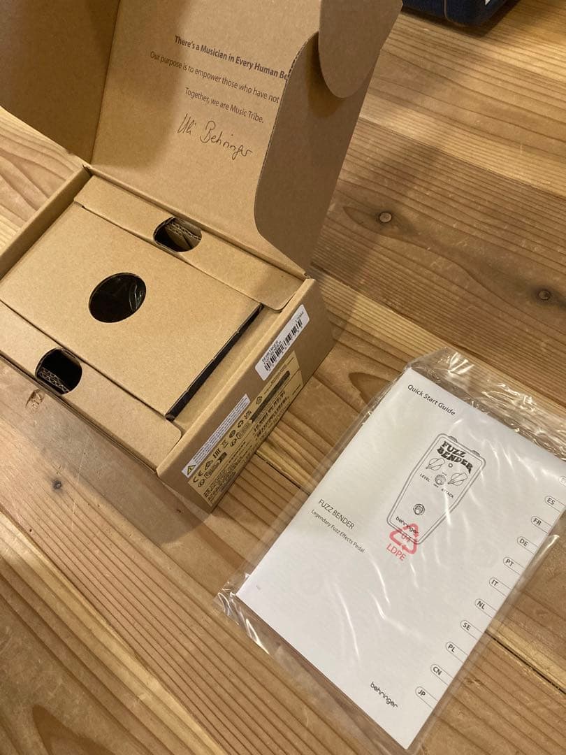 ギター BEHRINGER FUZZ BENDER