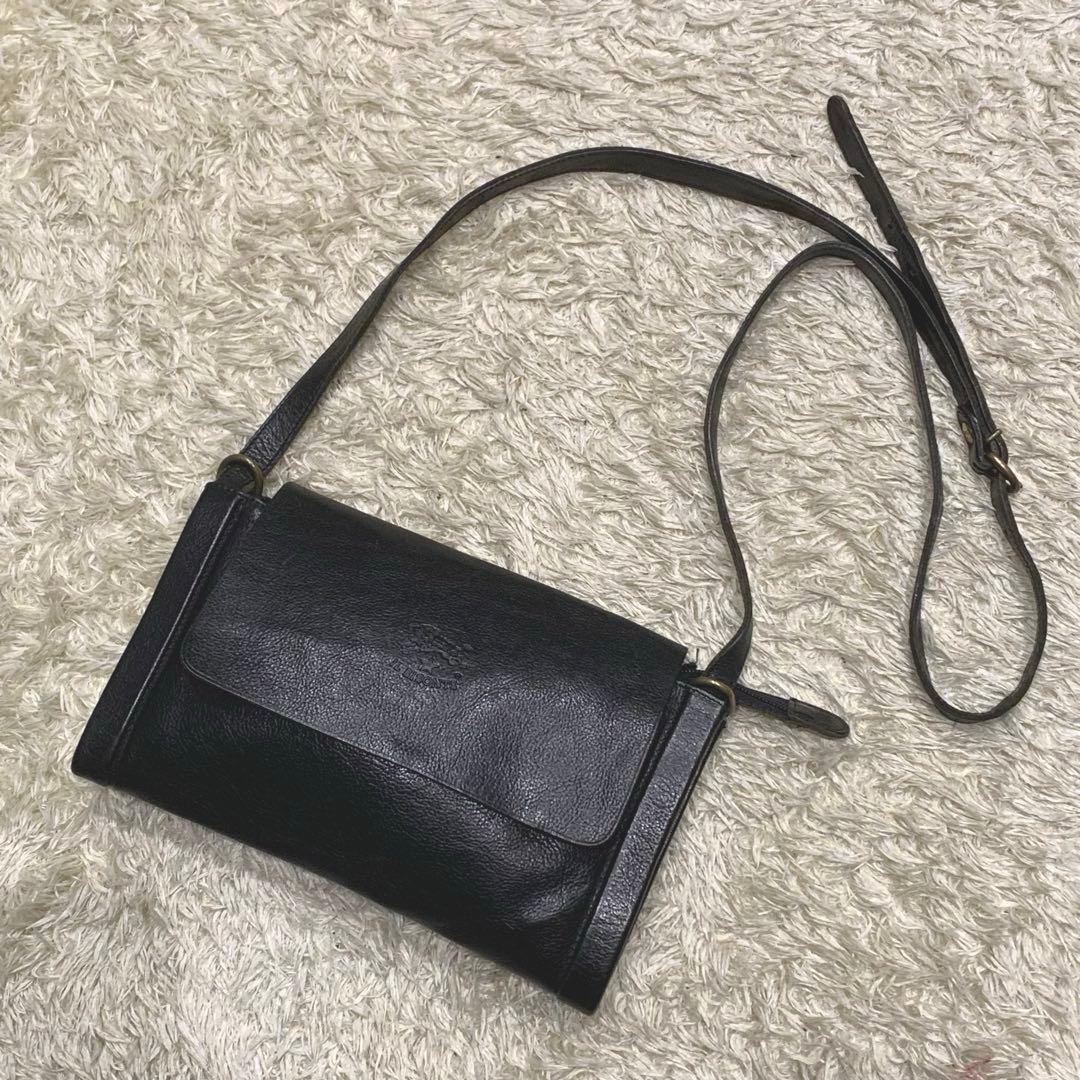 イルビゾンテ ショルダーバッグ フラップ レザー ロゴ型押し ブラック